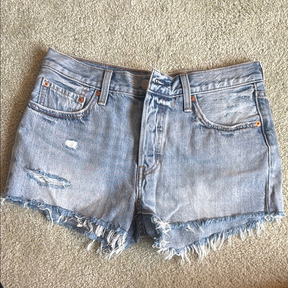 NWOT Levi Strauss Distressed Denim Shorts W28 - Picture 1 of 3
